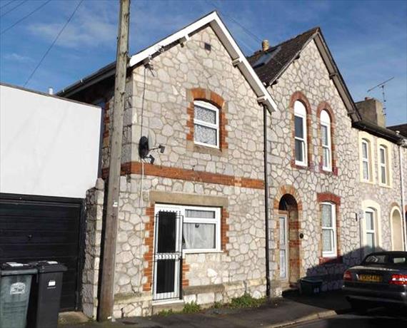 2 Bedroom End of Ter...